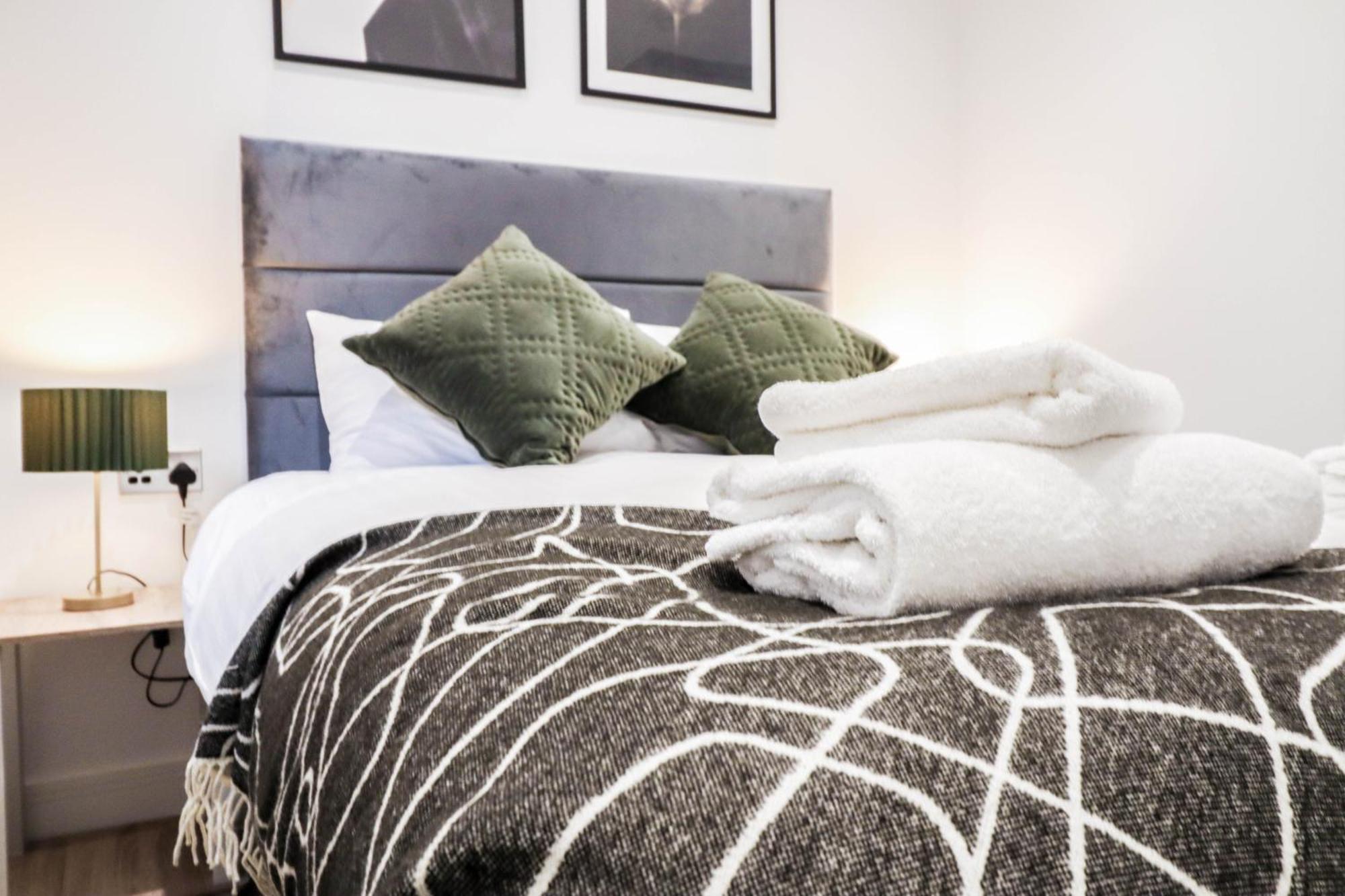 Modern 1-Bed Apartment In Buckinghamshire With Free Wifi, Parking & Garden High Wycombe Exterior foto