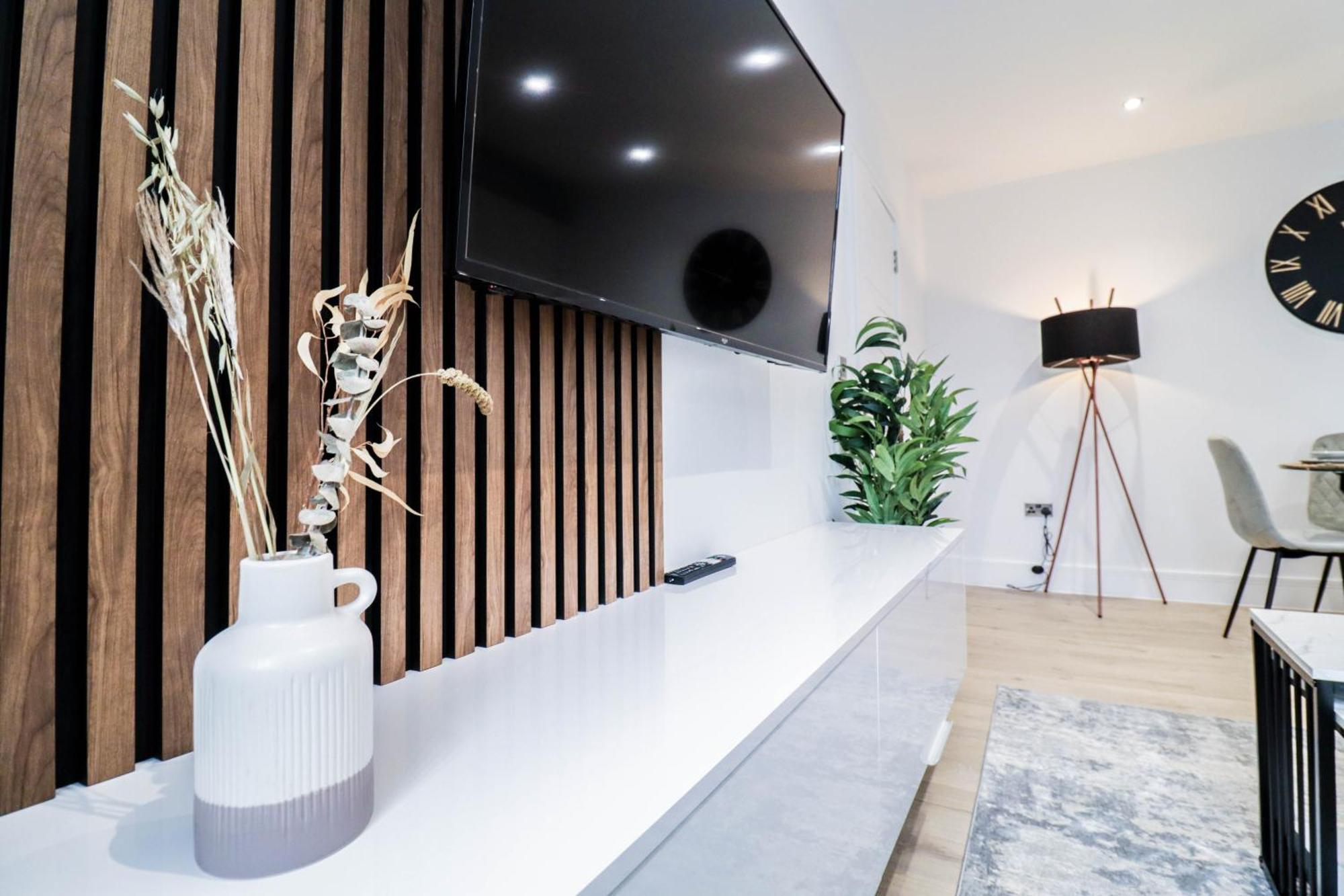 Modern 1-Bed Apartment In Buckinghamshire With Free Wifi, Parking & Garden High Wycombe Exterior foto