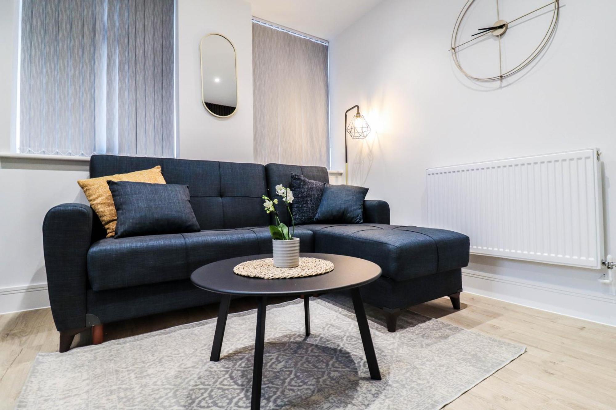 Modern 1-Bed Apartment In Buckinghamshire With Free Wifi, Parking & Garden High Wycombe Exterior foto