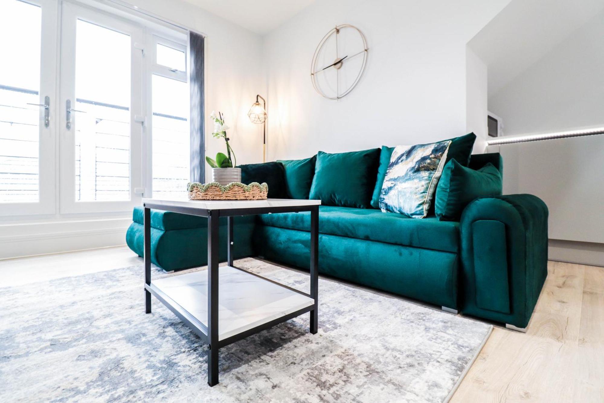 Modern 1-Bed Apartment In Buckinghamshire With Free Wifi, Parking & Garden High Wycombe Exterior foto