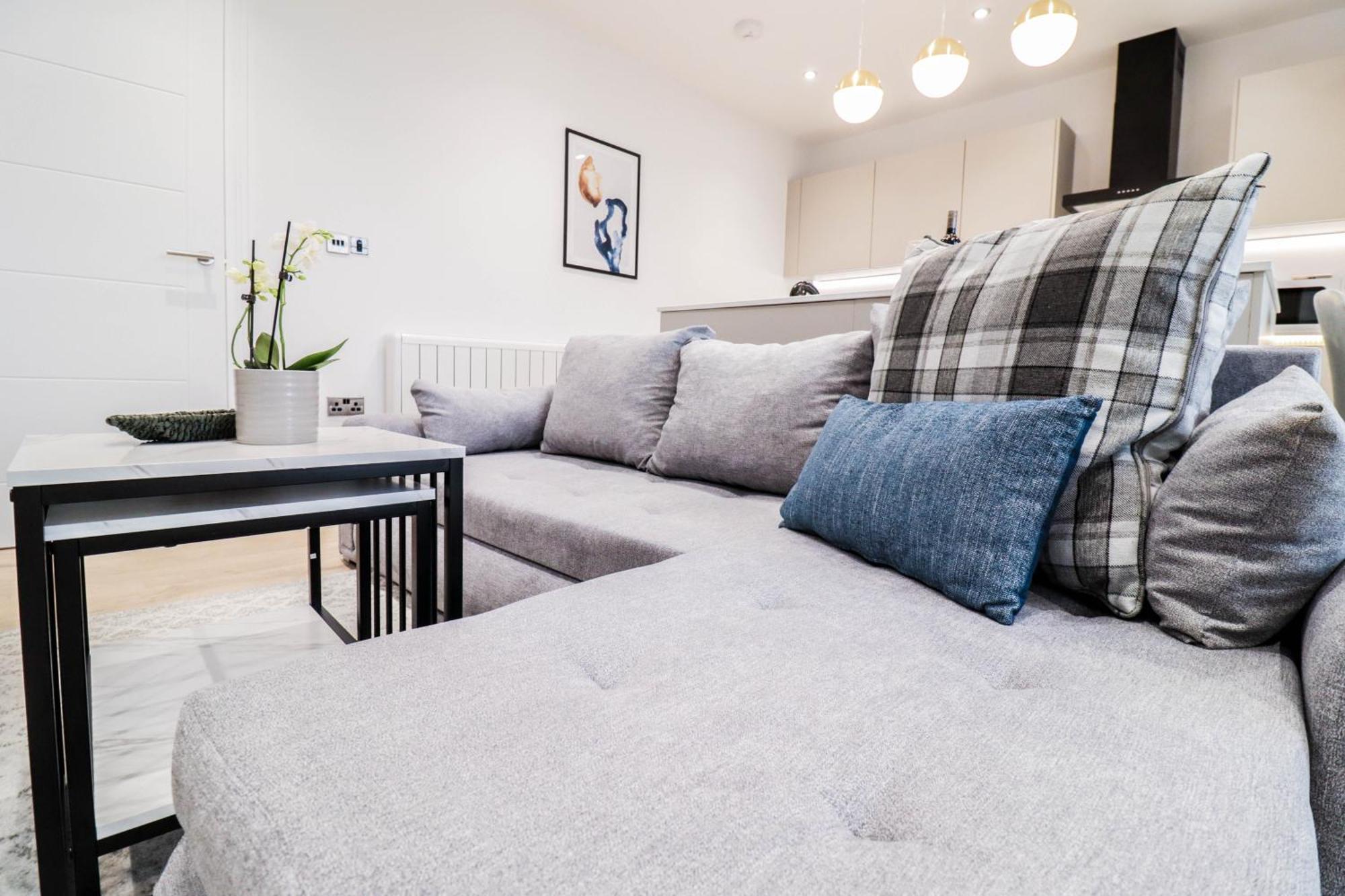 Modern 1-Bed Apartment In Buckinghamshire With Free Wifi, Parking & Garden High Wycombe Exterior foto